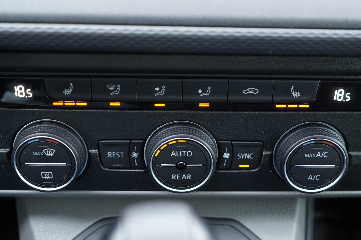 OV190V11042_30.webp_CARAVELLE  2.0 TDI 110 kW automat, DPH