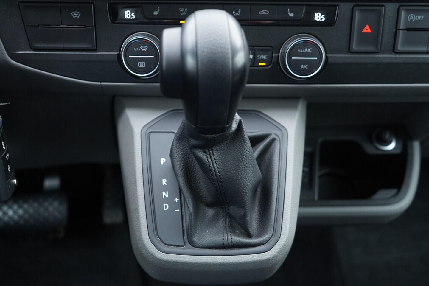 OV190V11042_31.webp_CARAVELLE  2.0 TDI 110 kW automat, DPH