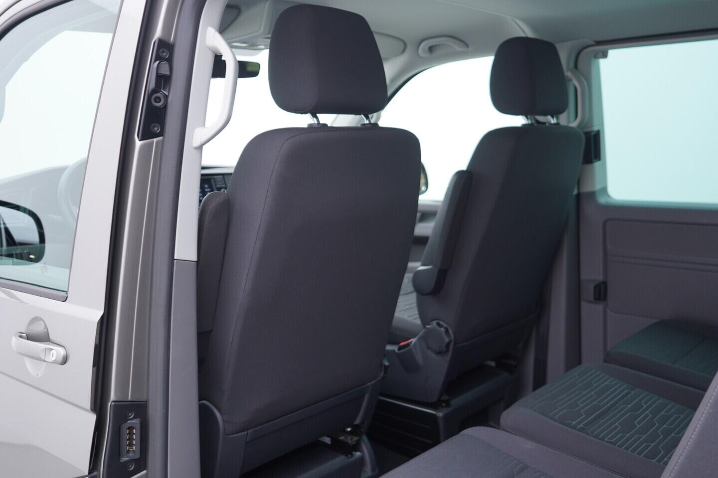 OV190V11042_32.webp_CARAVELLE  2.0 TDI 110 kW automat, DPH