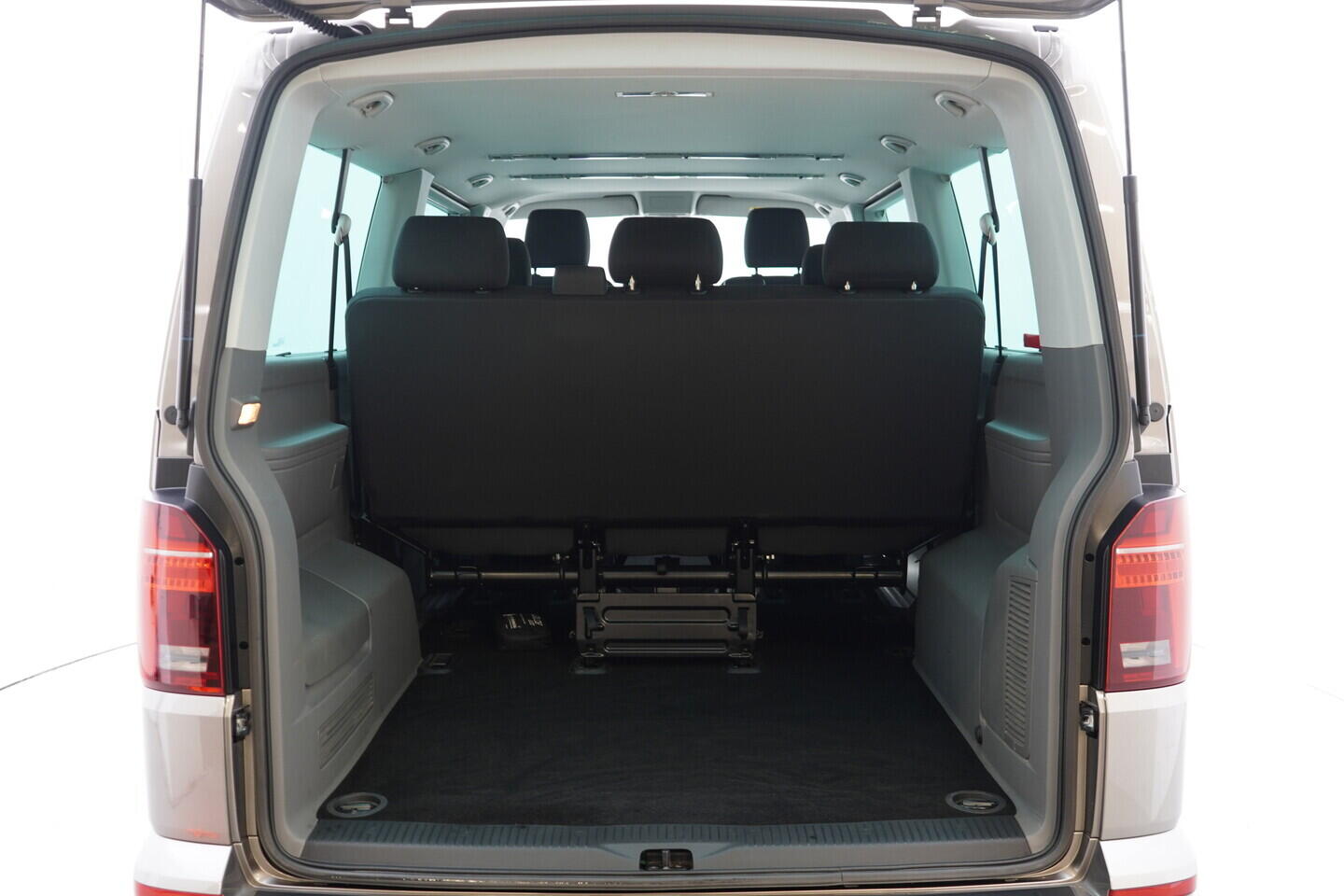 OV190V11042_38.webp_CARAVELLE  2.0 TDI 110 kW automat, DPH