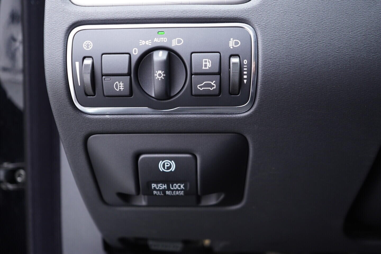 OV190V11043_27.webp_XC70 Summum 2.0  120 kW manuál