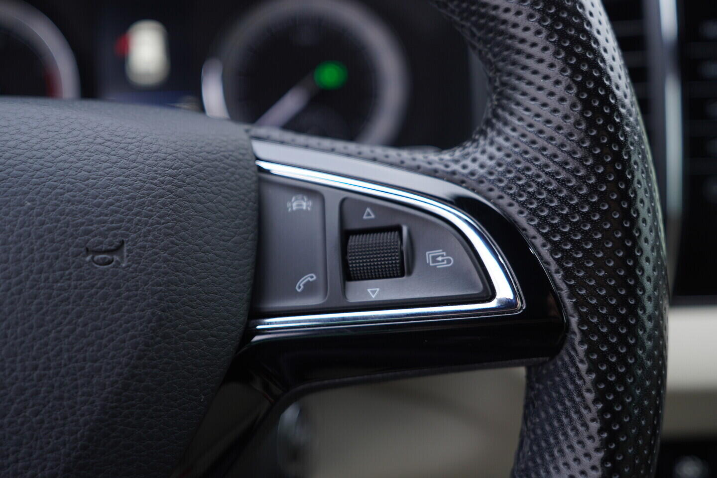 OV190V11044_27.webp_KAROQ Style Comfort 1.5 TSI 110 kW automat