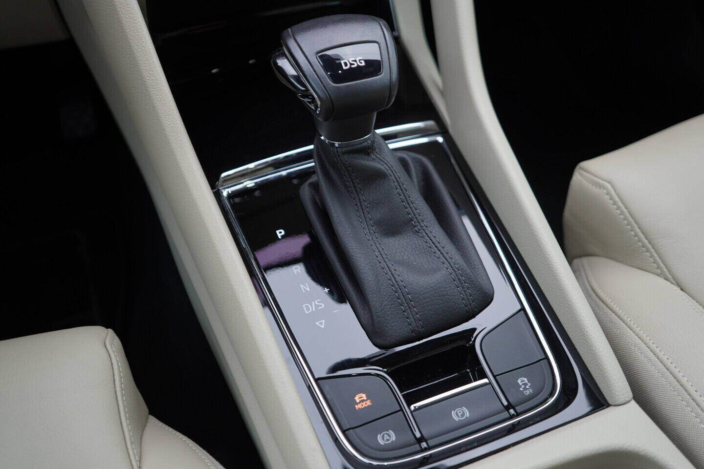 OV190V11044_33.webp_KAROQ Style Comfort 1.5 TSI 110 kW automat