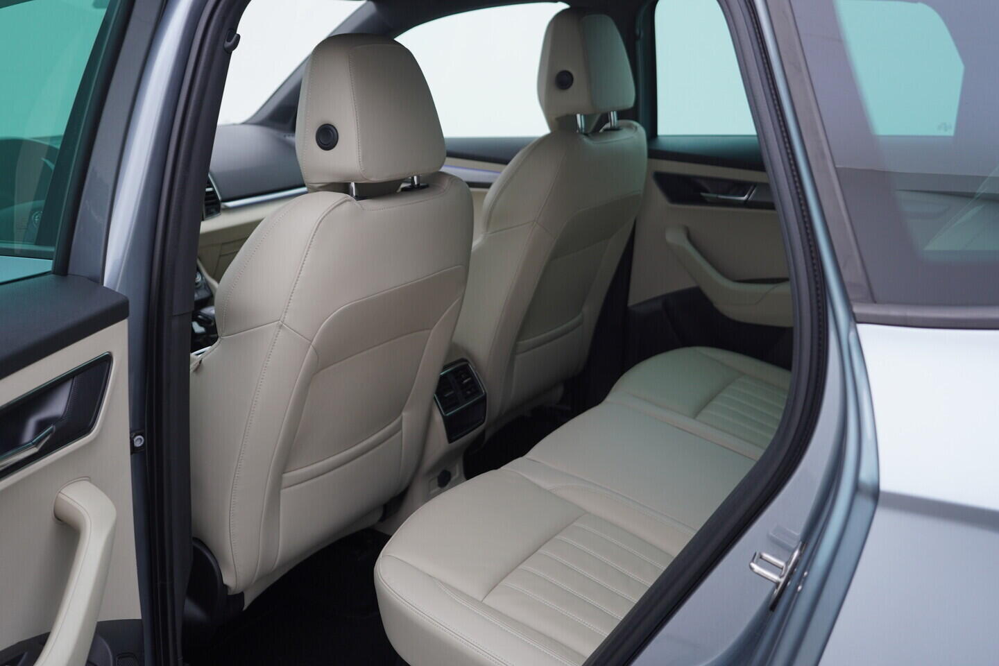 OV190V11044_34.webp_KAROQ Style Comfort 1.5 TSI 110 kW automat