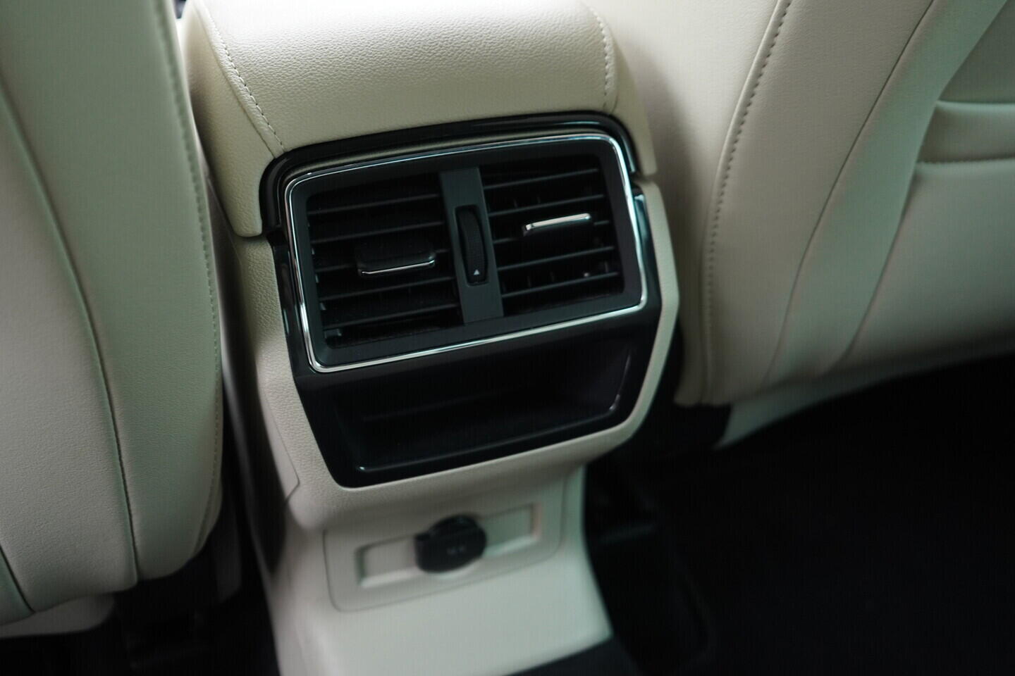 OV190V11044_36.webp_KAROQ Style Comfort 1.5 TSI 110 kW automat