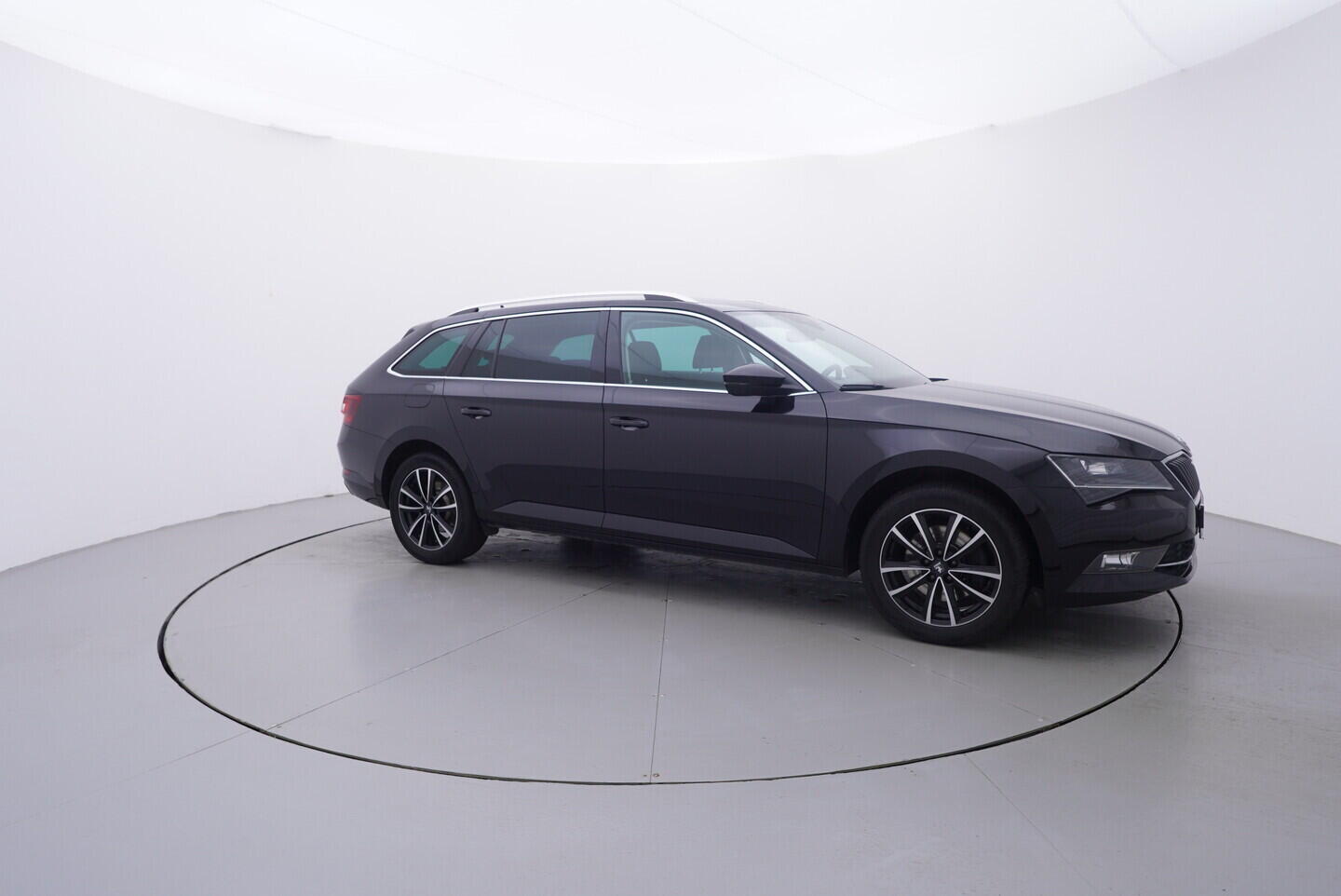 OV190V11045_16.webp_SUPERB Style 2.0 TDI 110 kW manuál