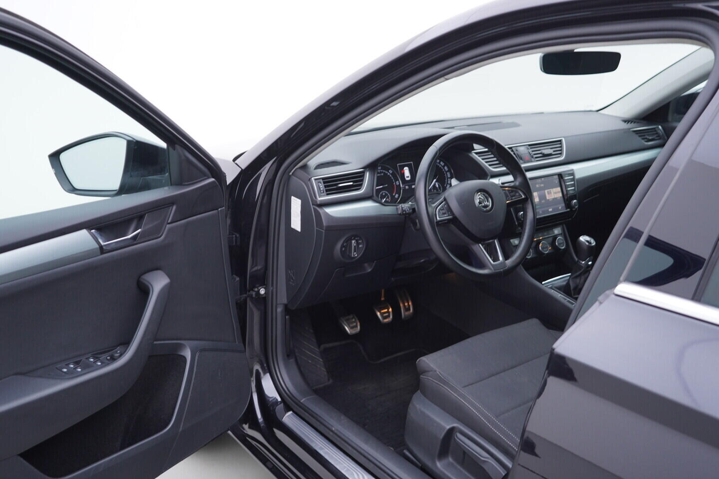 OV190V11045_18.webp_SUPERB Style 2.0 TDI 110 kW manuál