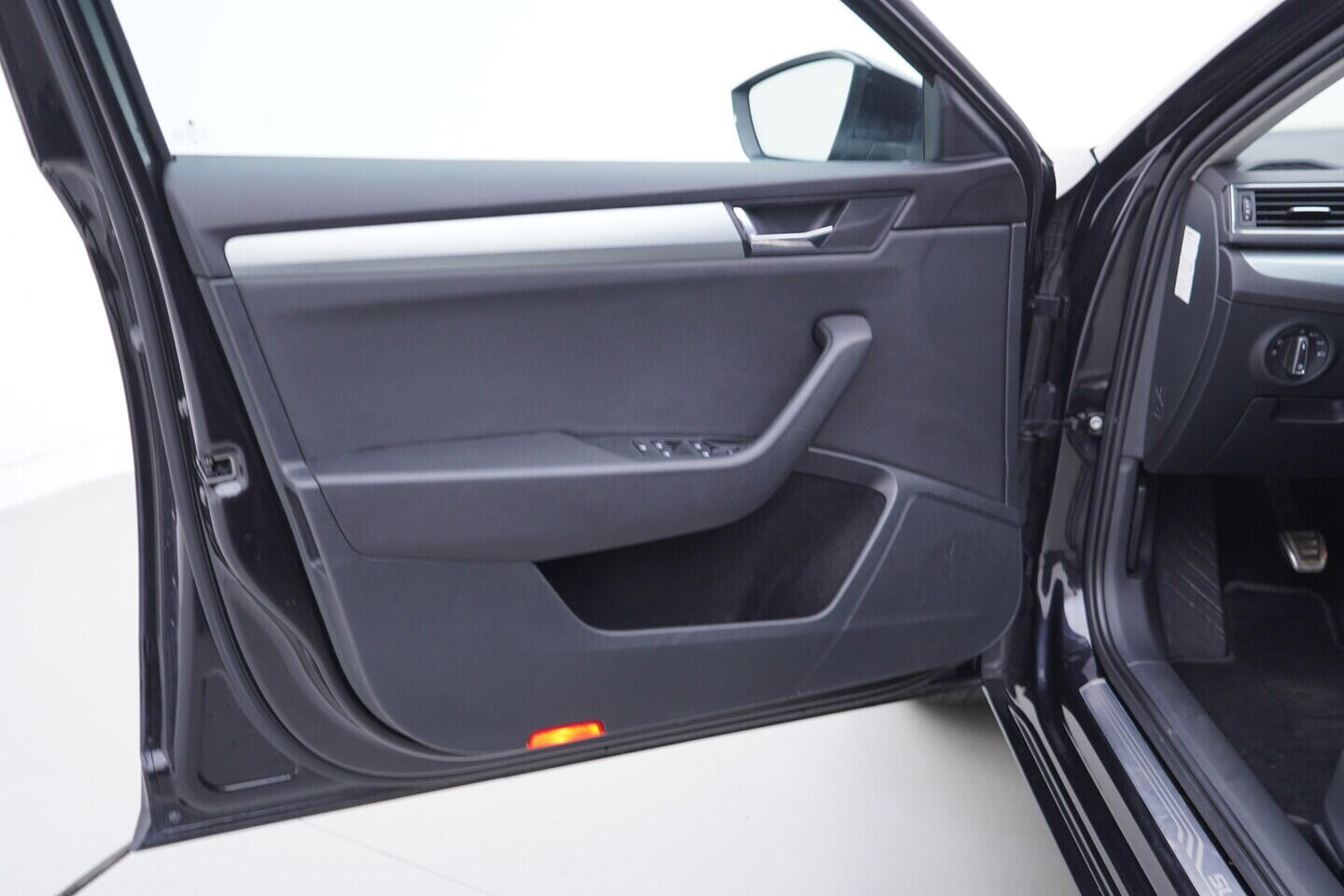 OV190V11045_19.webp_SUPERB Style 2.0 TDI 110 kW manuál