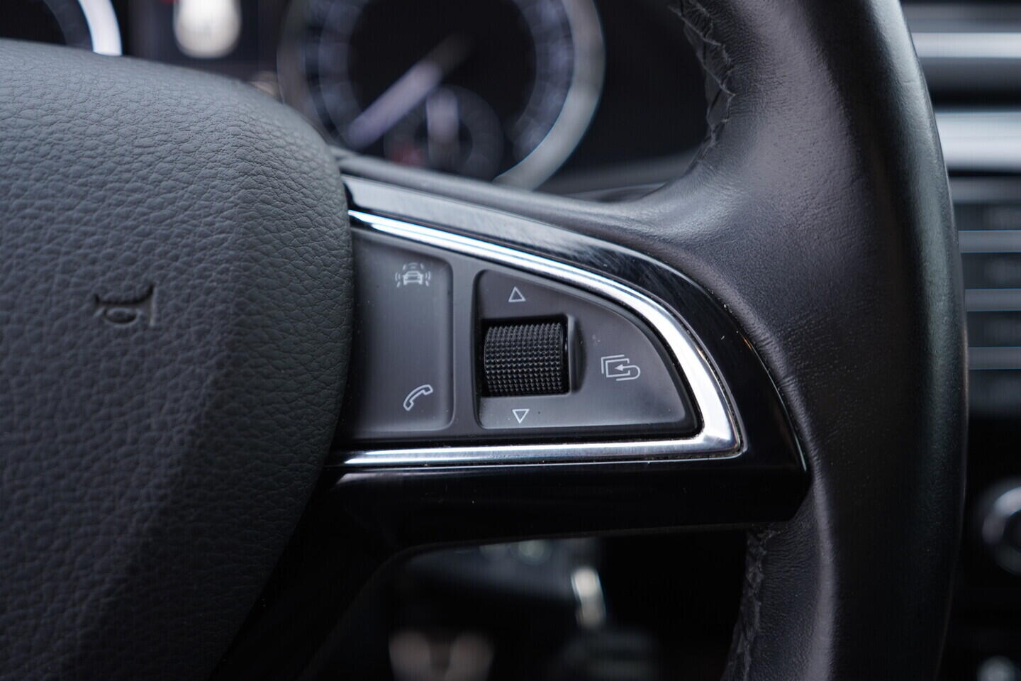 OV190V11045_26.webp_SUPERB Style 2.0 TDI 110 kW manuál