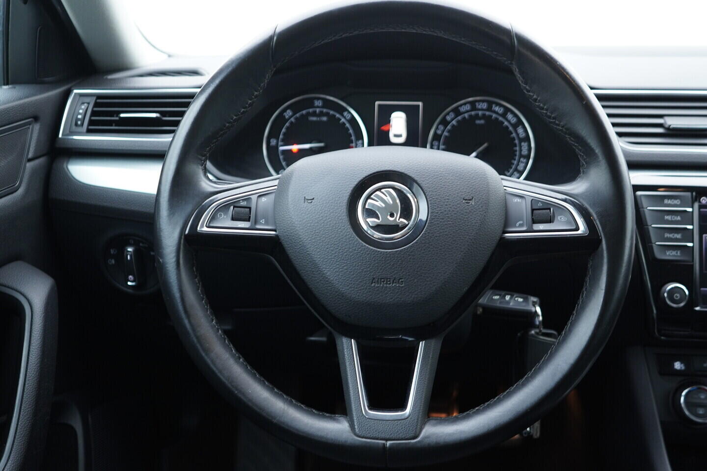 OV190V11045_28.webp_SUPERB Style 2.0 TDI 110 kW manuál