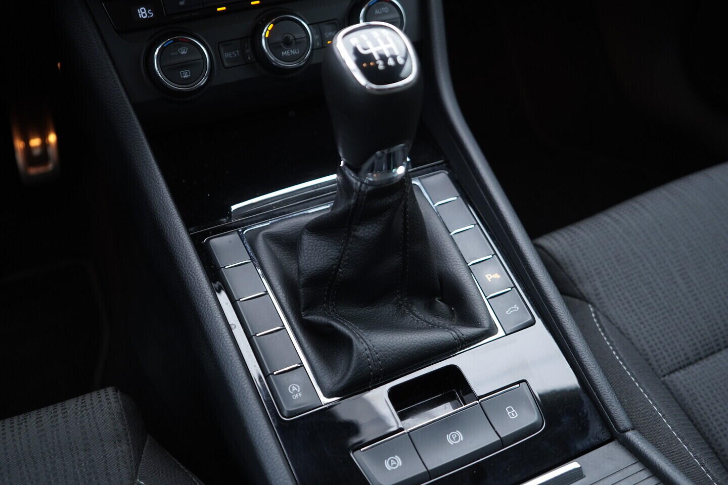 OV190V11045_35.webp_SUPERB Style 2.0 TDI 110 kW manuál