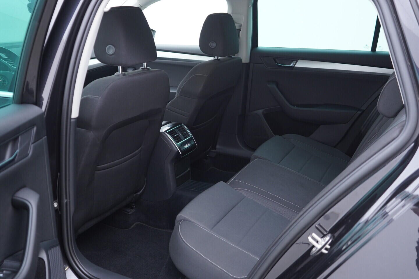 OV190V11045_36.webp_SUPERB Style 2.0 TDI 110 kW manuál