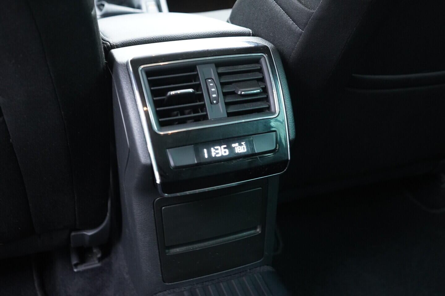 OV190V11045_38.webp_SUPERB Style 2.0 TDI 110 kW manuál