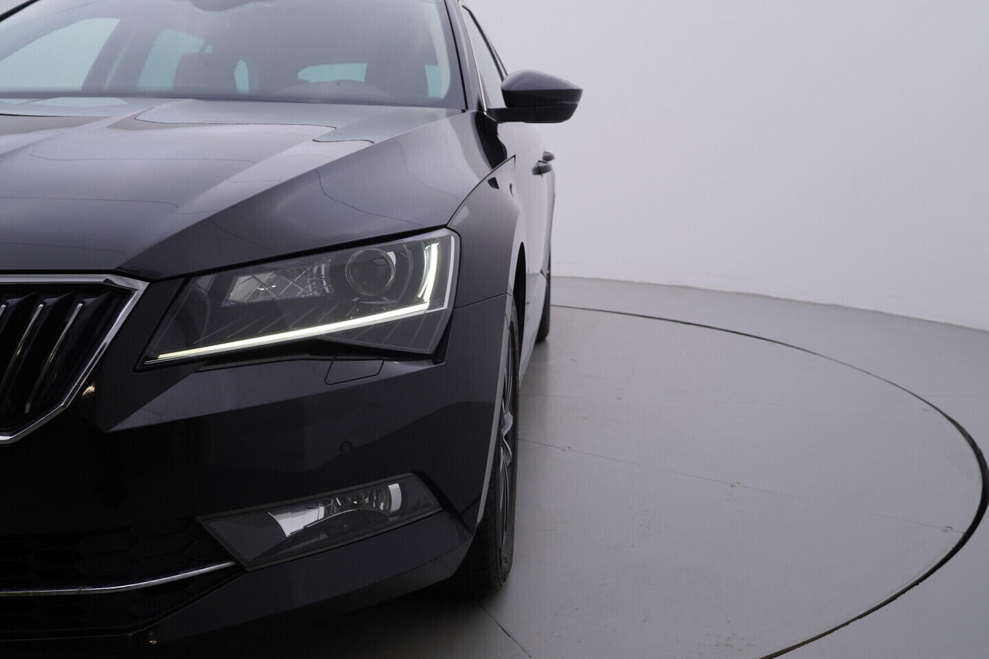 OV190V11045_43.webp_SUPERB Style 2.0 TDI 110 kW manuál