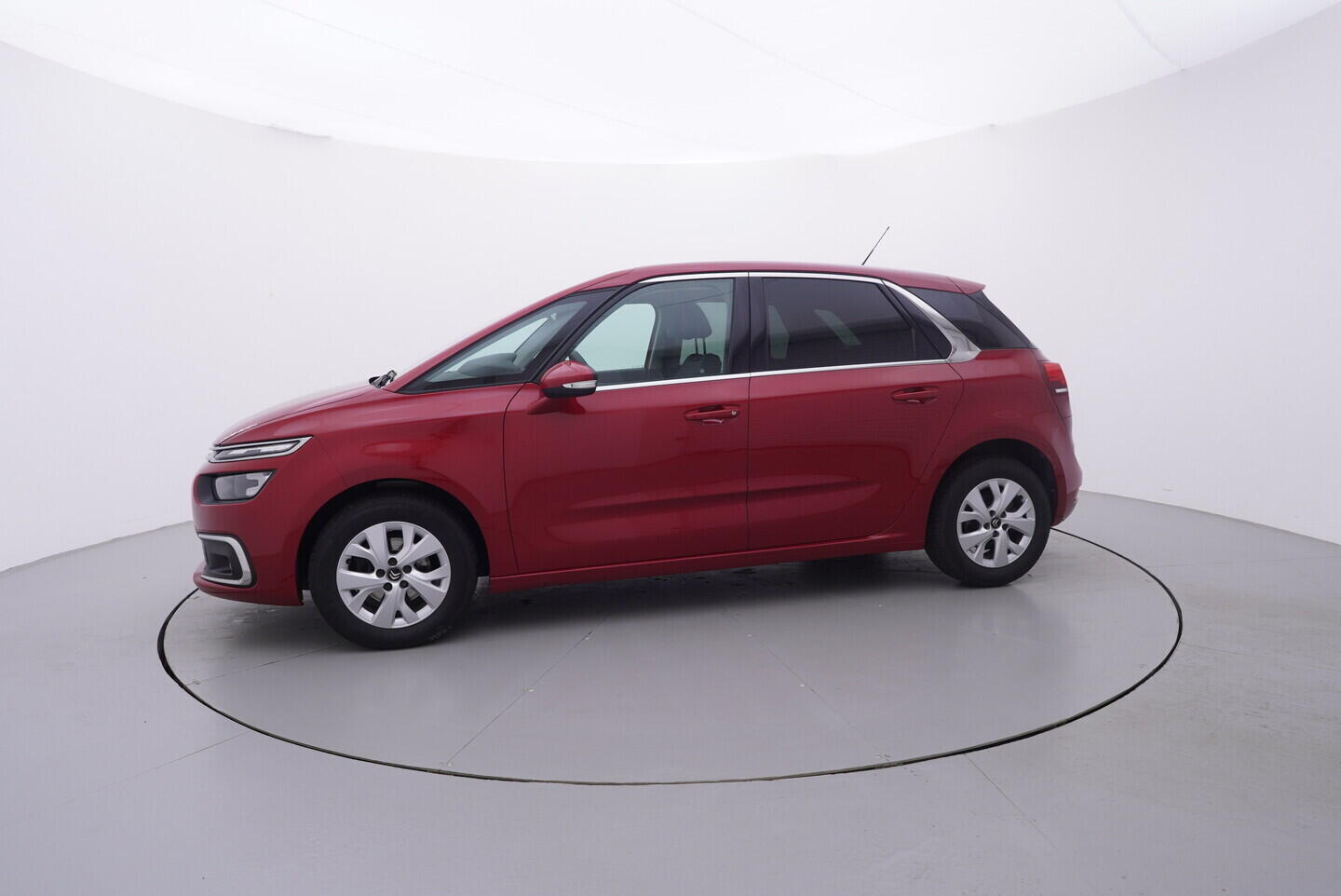 OV190V11046_11.webp_C4 SPACETOURER  1.5 HDI 96 kW manuál