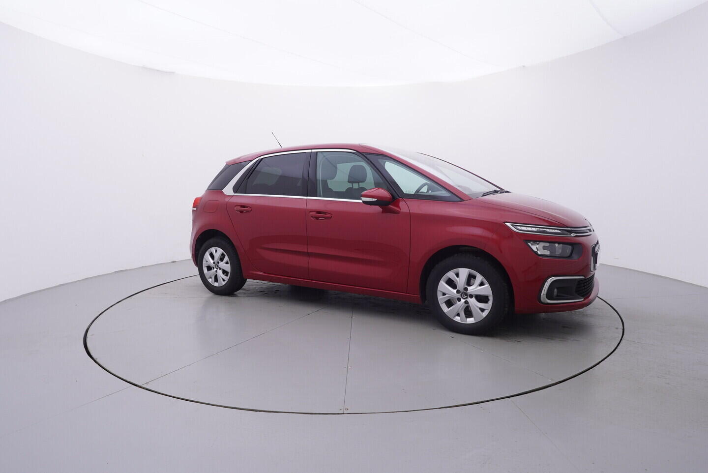 OV190V11046_16.webp_C4 SPACETOURER  1.5 HDI 96 kW manuál