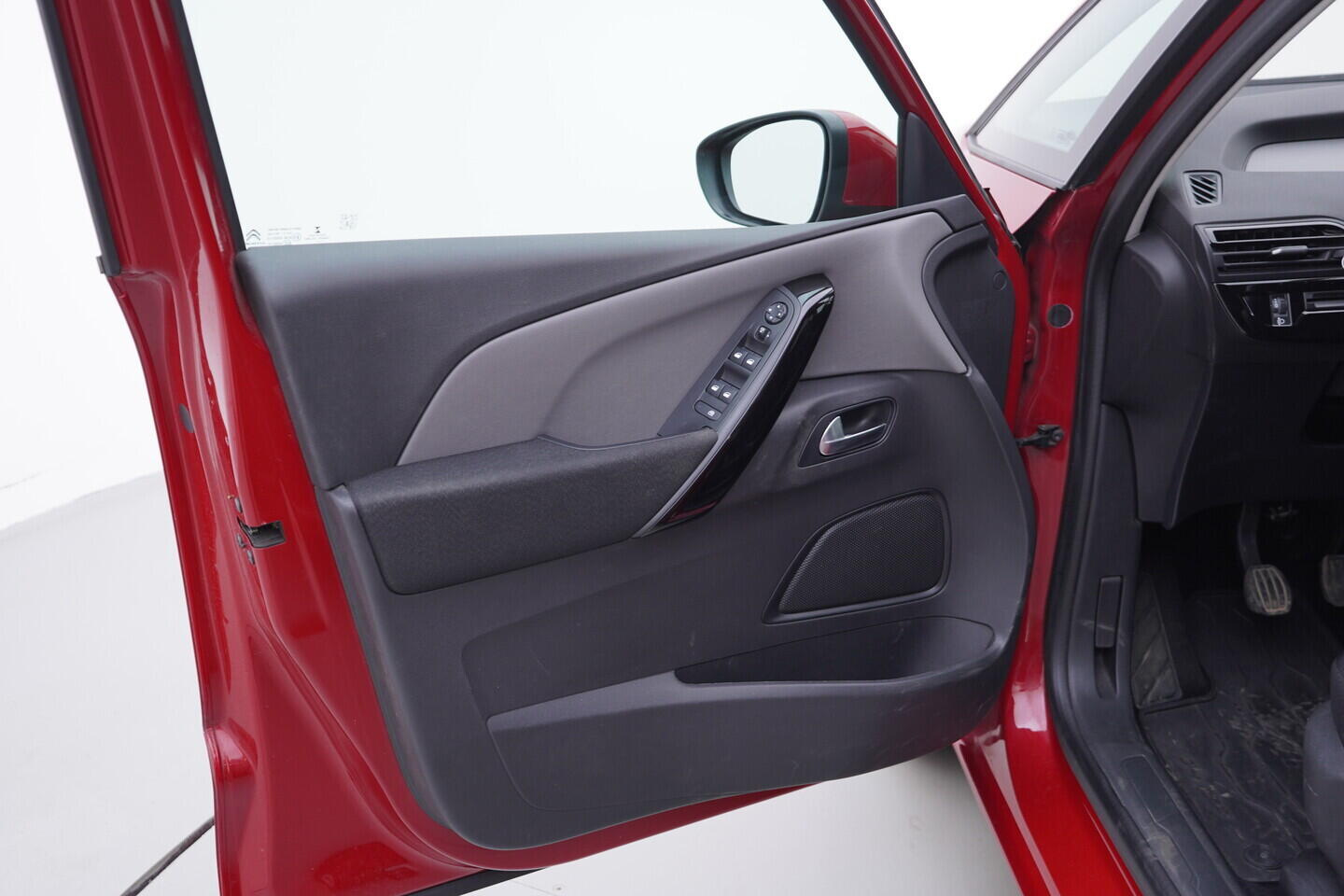 OV190V11046_19.webp_C4 SPACETOURER  1.5 HDI 96 kW manuál