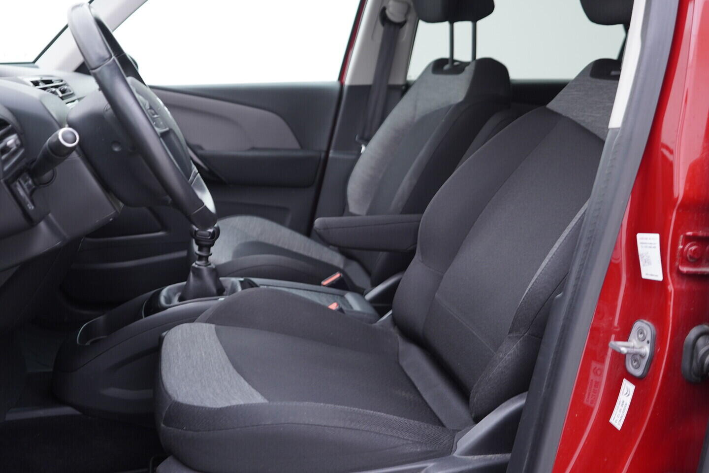 OV190V11046_22.webp_C4 SPACETOURER  1.5 HDI 96 kW manuál