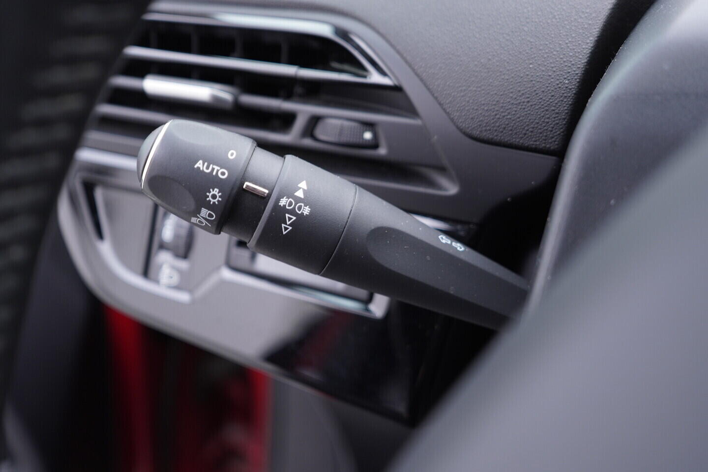 OV190V11046_23.webp_C4 SPACETOURER  1.5 HDI 96 kW manuál