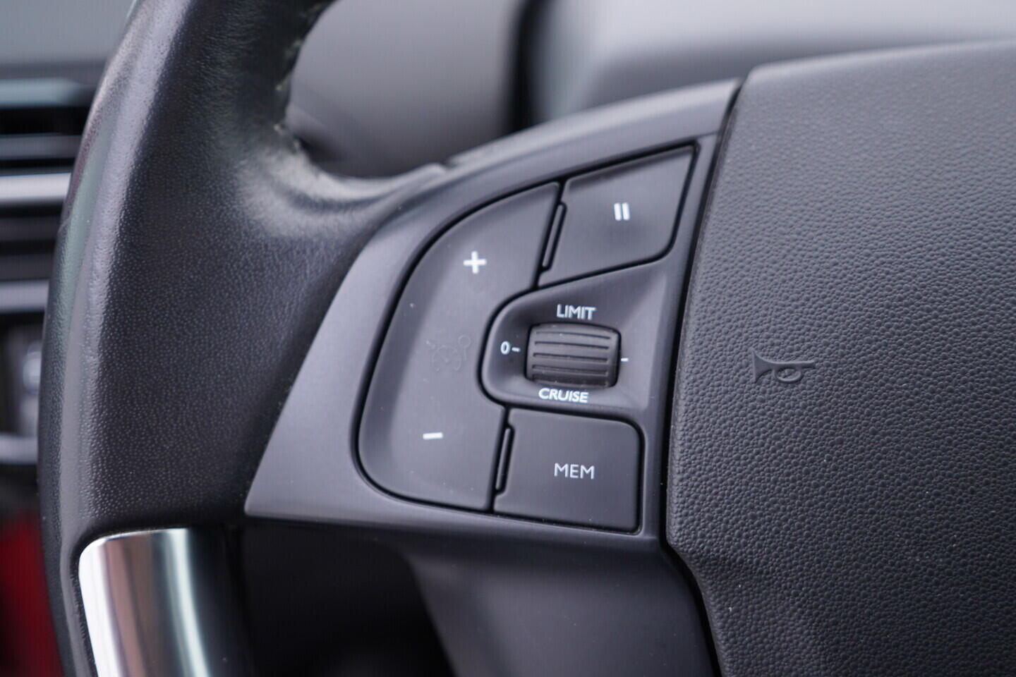 OV190V11046_25.webp_C4 SPACETOURER  1.5 HDI 96 kW manuál