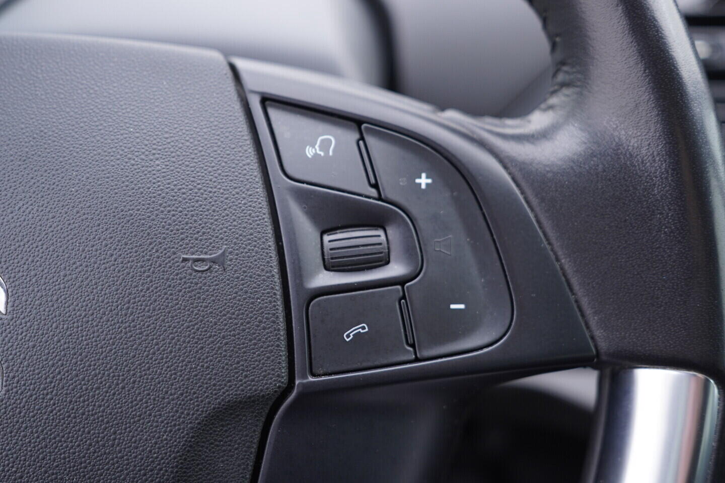 OV190V11046_26.webp_C4 SPACETOURER  1.5 HDI 96 kW manuál