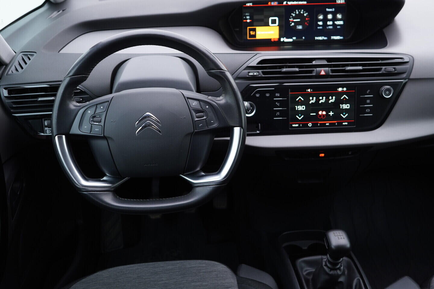 OV190V11046_27.webp_C4 SPACETOURER  1.5 HDI 96 kW manuál