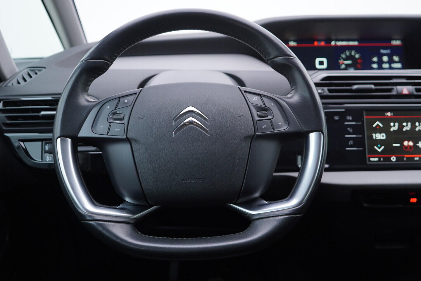 OV190V11046_28.webp_C4 SPACETOURER  1.5 HDI 96 kW manuál