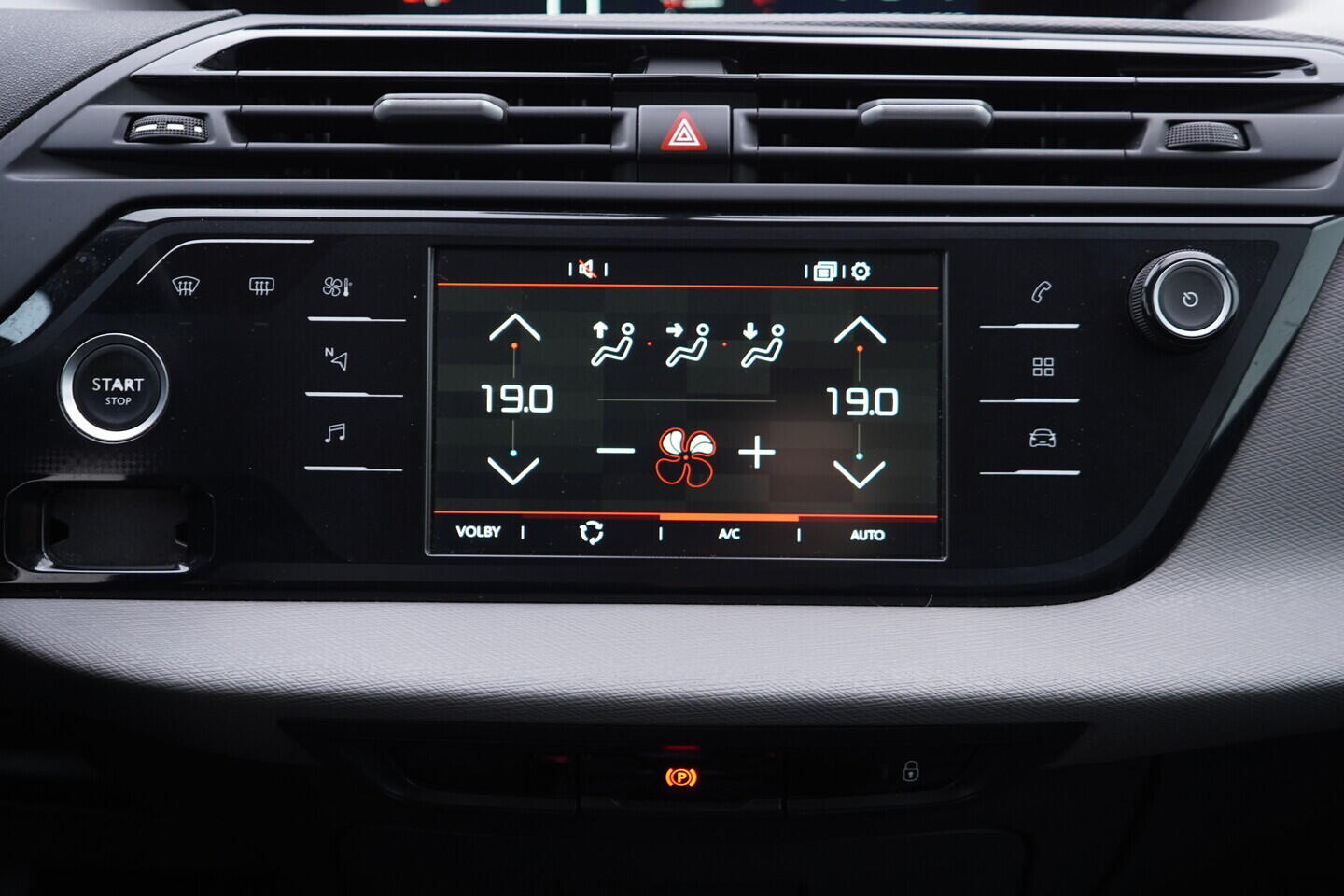 OV190V11046_30.webp_C4 SPACETOURER  1.5 HDI 96 kW manuál