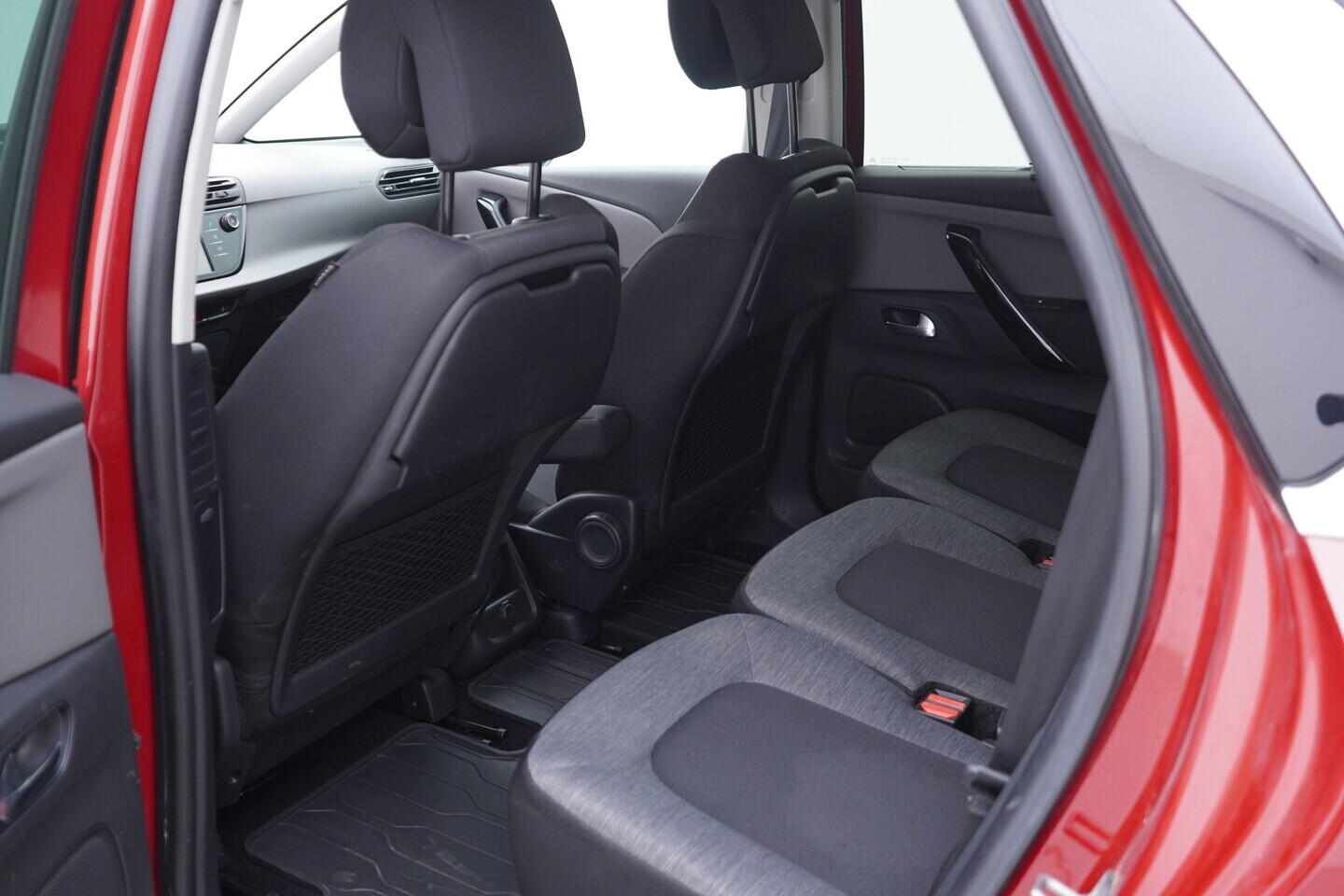 OV190V11046_37.webp_C4 SPACETOURER  1.5 HDI 96 kW manuál