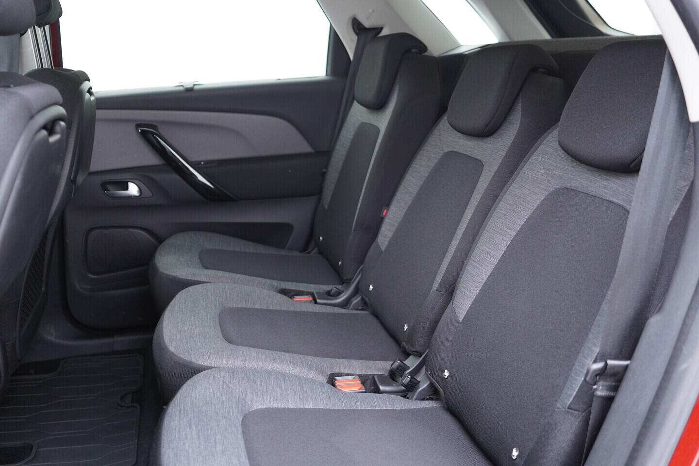 OV190V11046_38.webp_C4 SPACETOURER  1.5 HDI 96 kW manuál