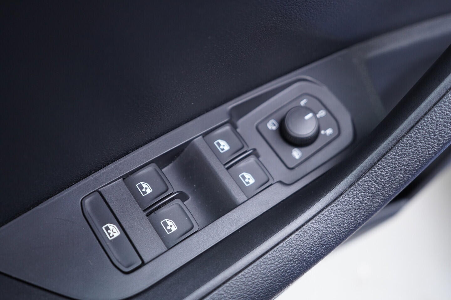 OV190V11048_20.webp_KAROQ SportLine 1.5 TSI 110 kW automat, DPH