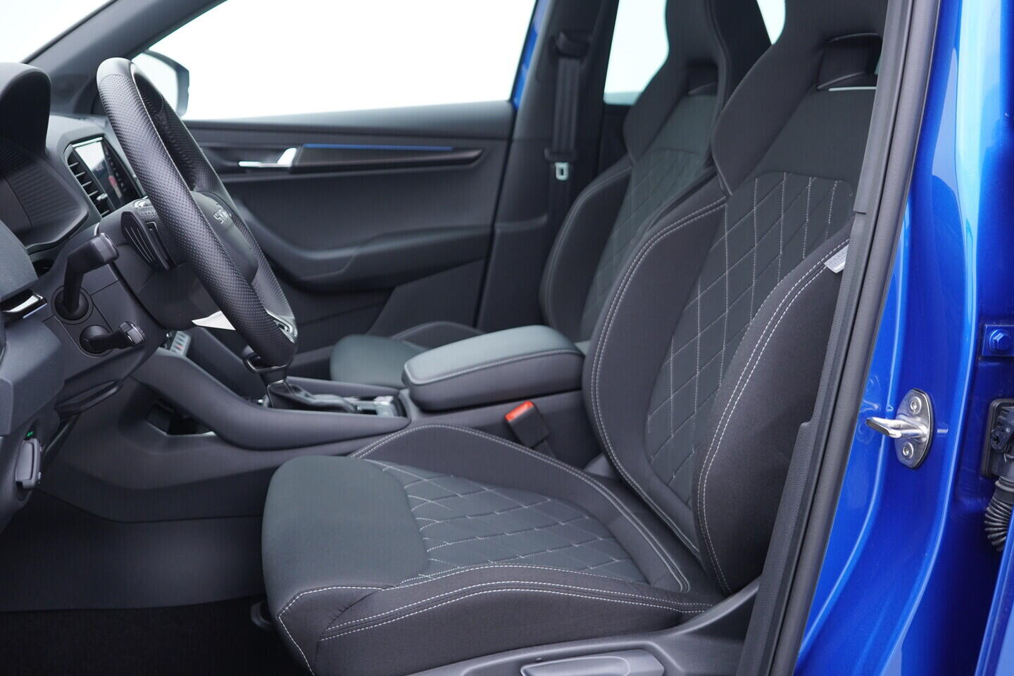 OV190V11048_22.webp_KAROQ SportLine 1.5 TSI 110 kW automat, DPH