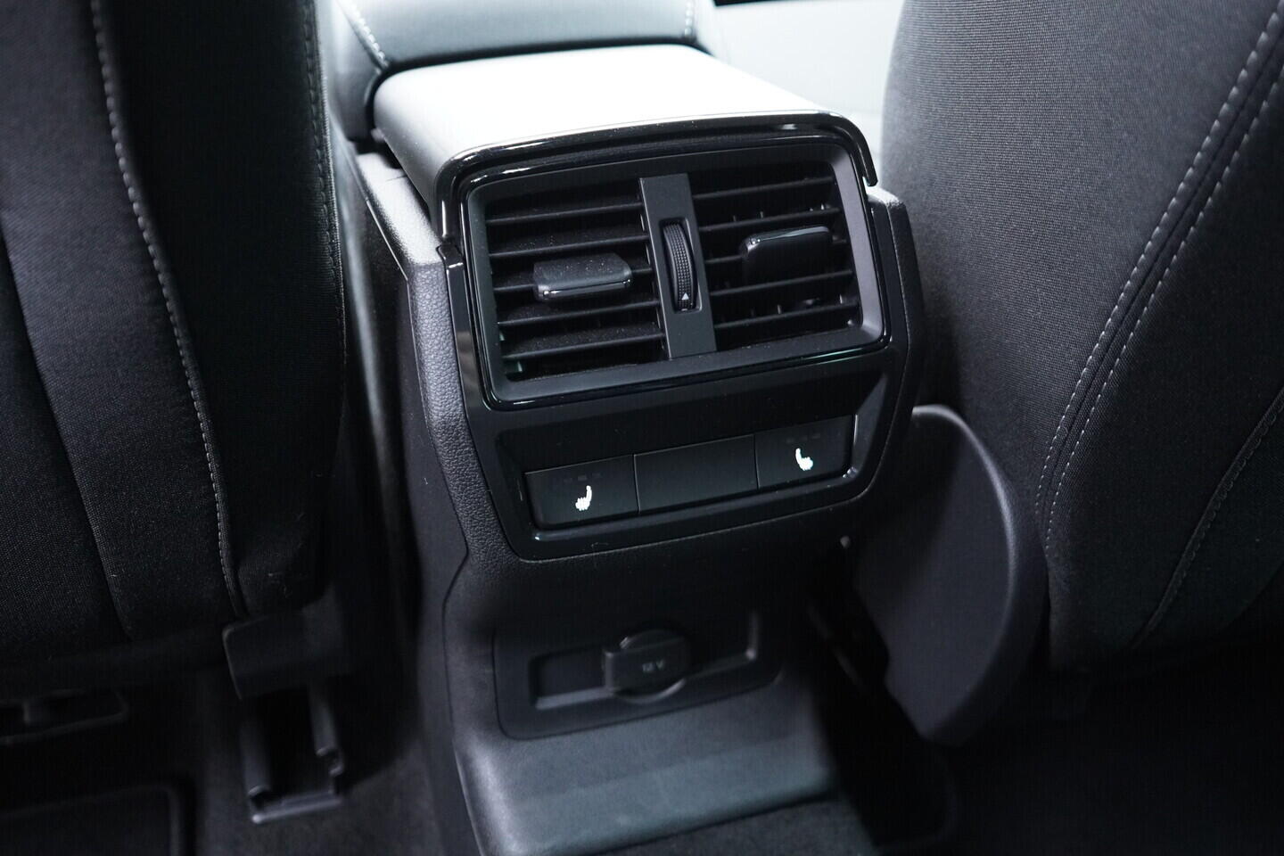 OV190V11048_38.webp_KAROQ SportLine 1.5 TSI 110 kW automat, DPH