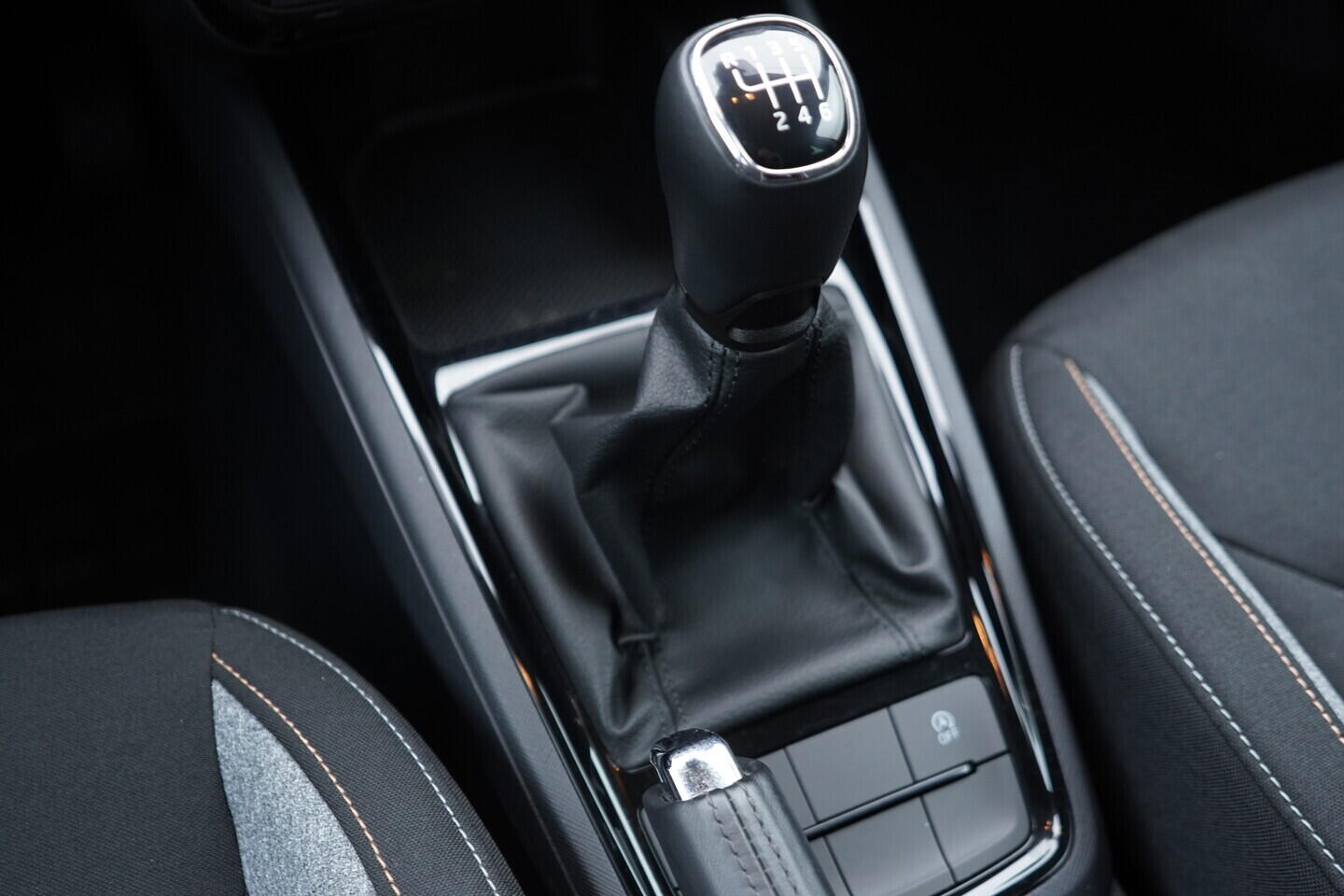 OV190V11049_35.webp_KAMIQ Selection 1.0 TSI 85 kW manuál, DPH