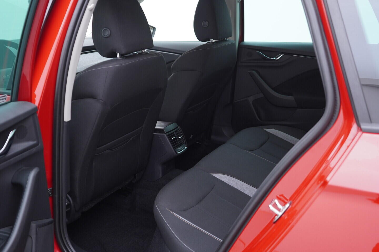 OV190V11049_36.webp_KAMIQ Selection 1.0 TSI 85 kW manuál, DPH