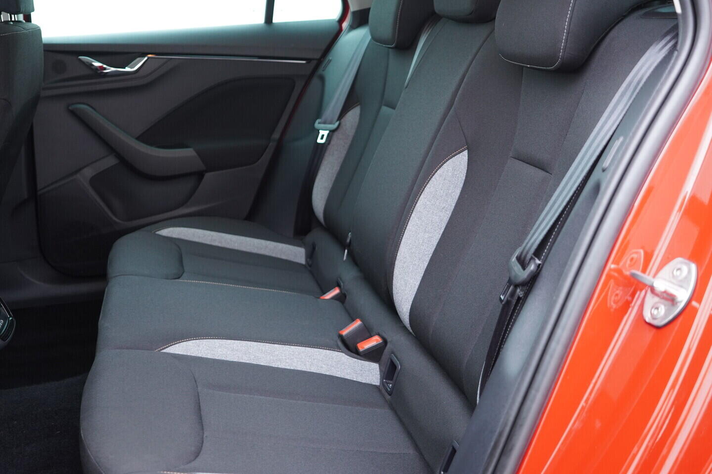 OV190V11049_37.webp_KAMIQ Selection 1.0 TSI 85 kW manuál, DPH