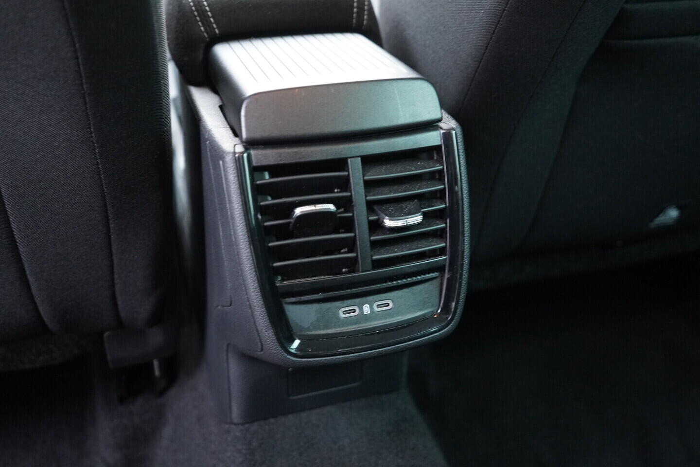 OV190V11049_38.webp_KAMIQ Selection 1.0 TSI 85 kW manuál, DPH