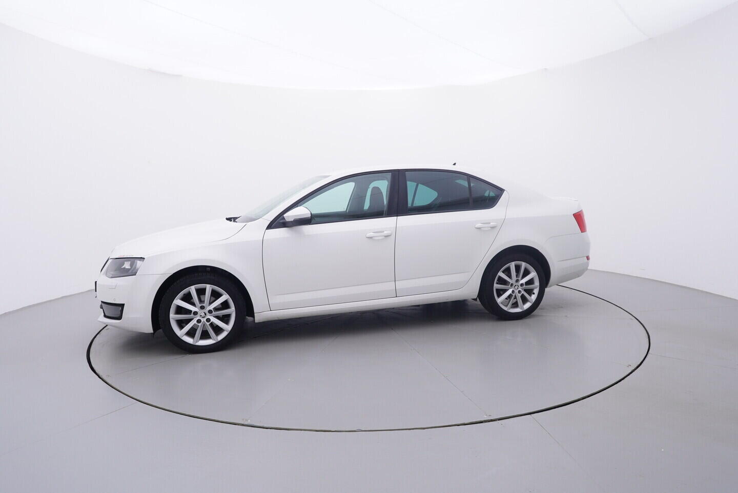 OV190V11052_11.webp_OCTAVIA Elegance 1.6 TDI 77 kW manuál