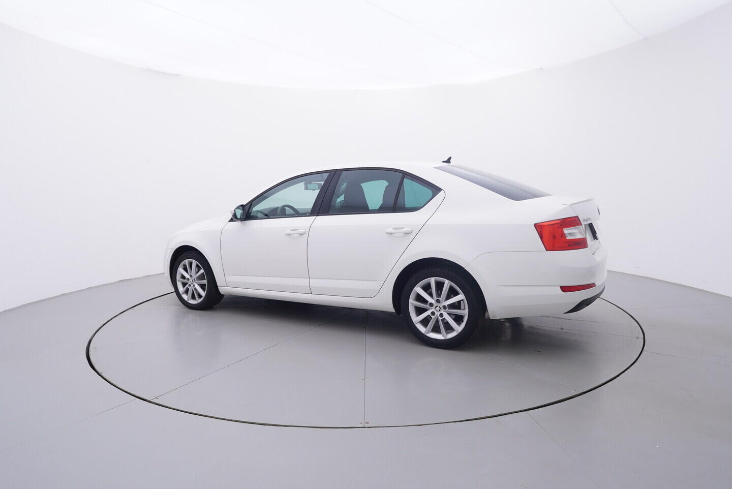 OV190V11052_12.webp_OCTAVIA Elegance 1.6 TDI 77 kW manuál