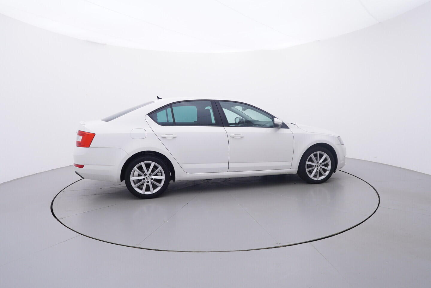 OV190V11052_15.webp_OCTAVIA Elegance 1.6 TDI 77 kW manuál