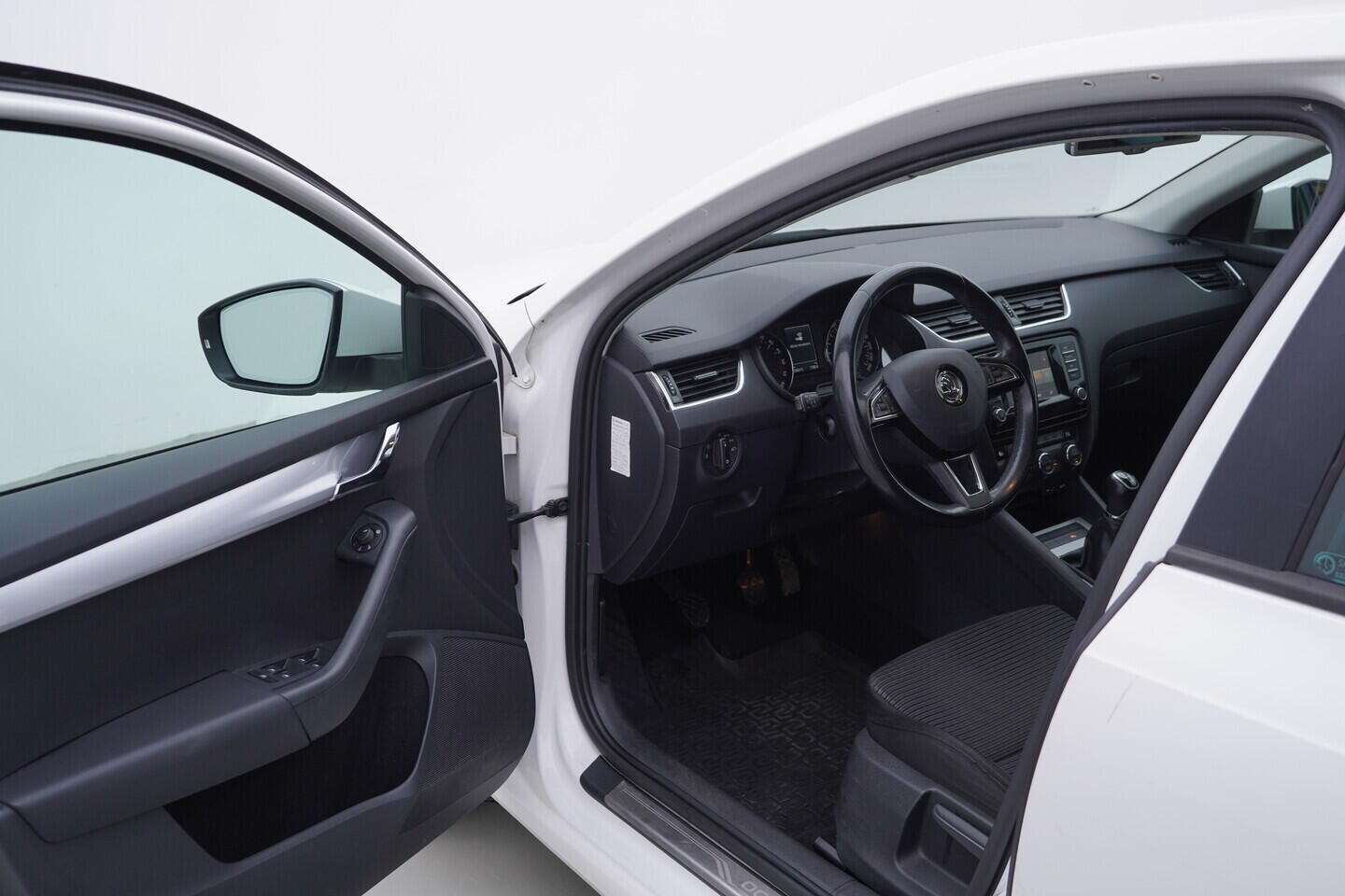 OV190V11052_18.webp_OCTAVIA Elegance 1.6 TDI 77 kW manuál