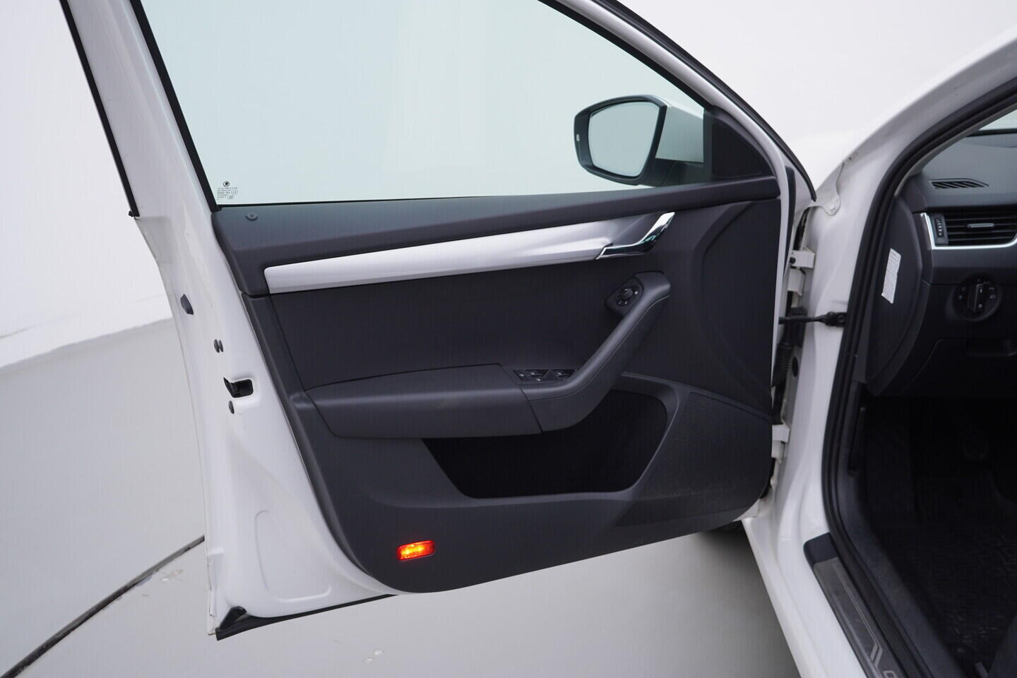 OV190V11052_19.webp_OCTAVIA Elegance 1.6 TDI 77 kW manuál