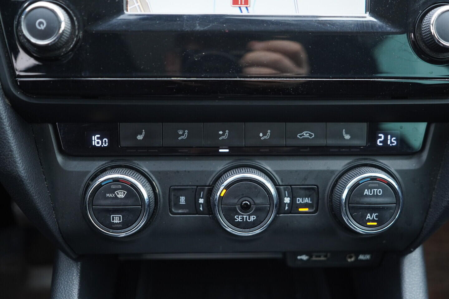 OV190V11052_34.webp_OCTAVIA Elegance 1.6 TDI 77 kW manuál