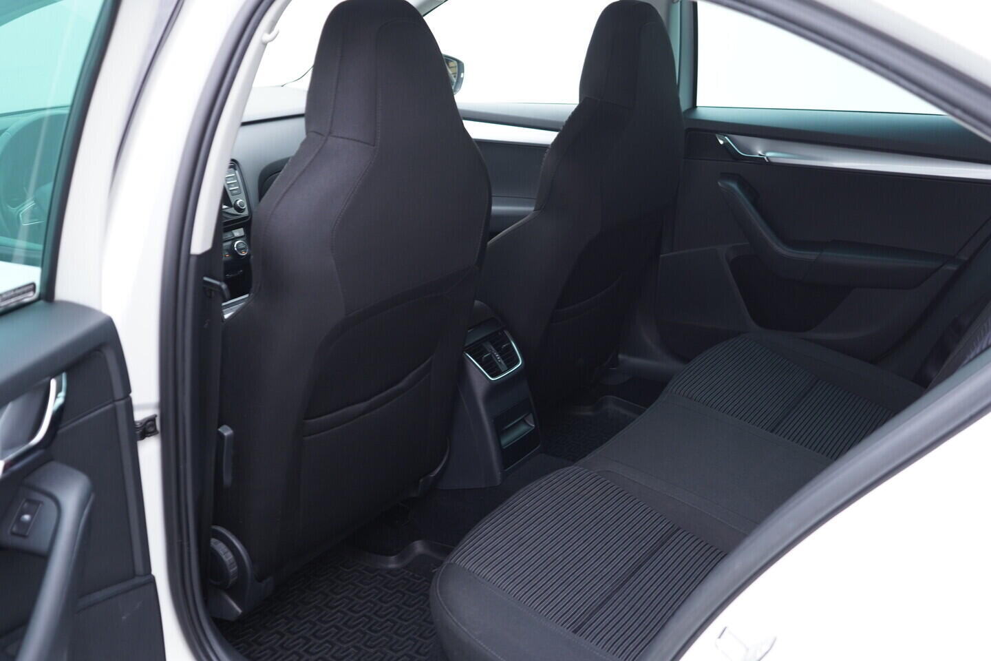 OV190V11052_37.webp_OCTAVIA Elegance 1.6 TDI 77 kW manuál