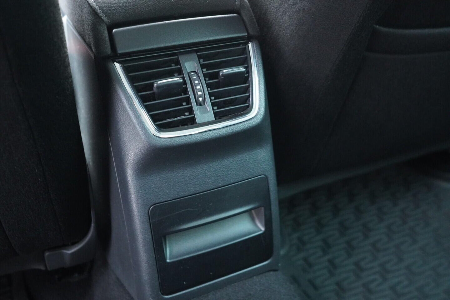 OV190V11052_39.webp_OCTAVIA Elegance 1.6 TDI 77 kW manuál