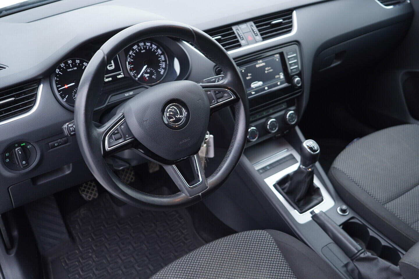 OV190V11054_21.webp_OCTAVIA Ambition 1.6 TDI 66 kW manuál