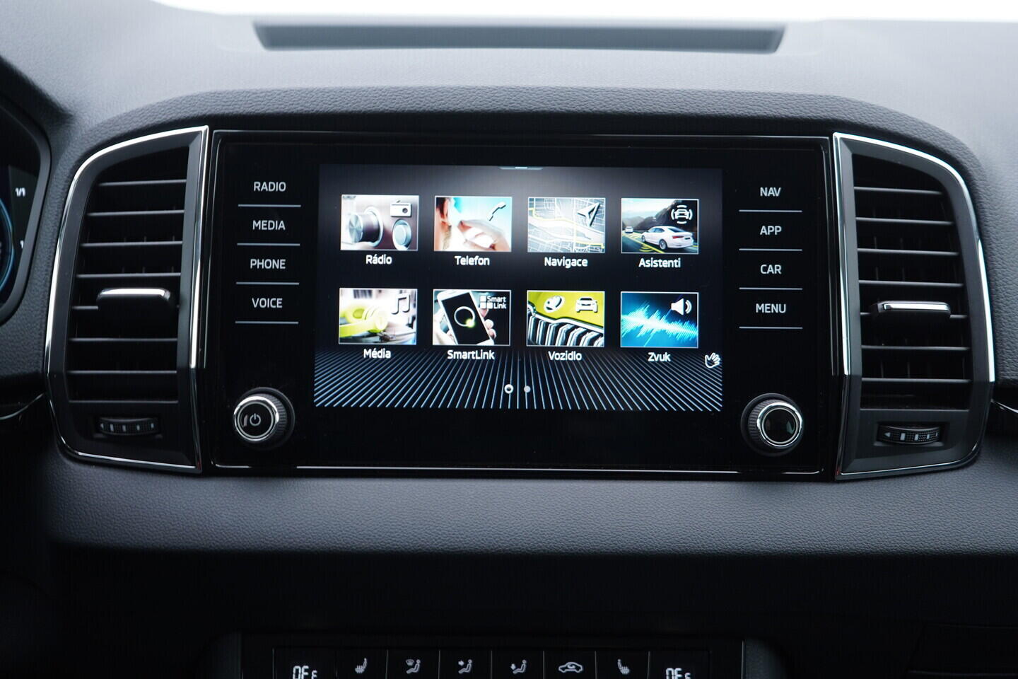 OV190V11055_32.webp_KAROQ Selection 1.5 TSI 110 kW automat, DPH