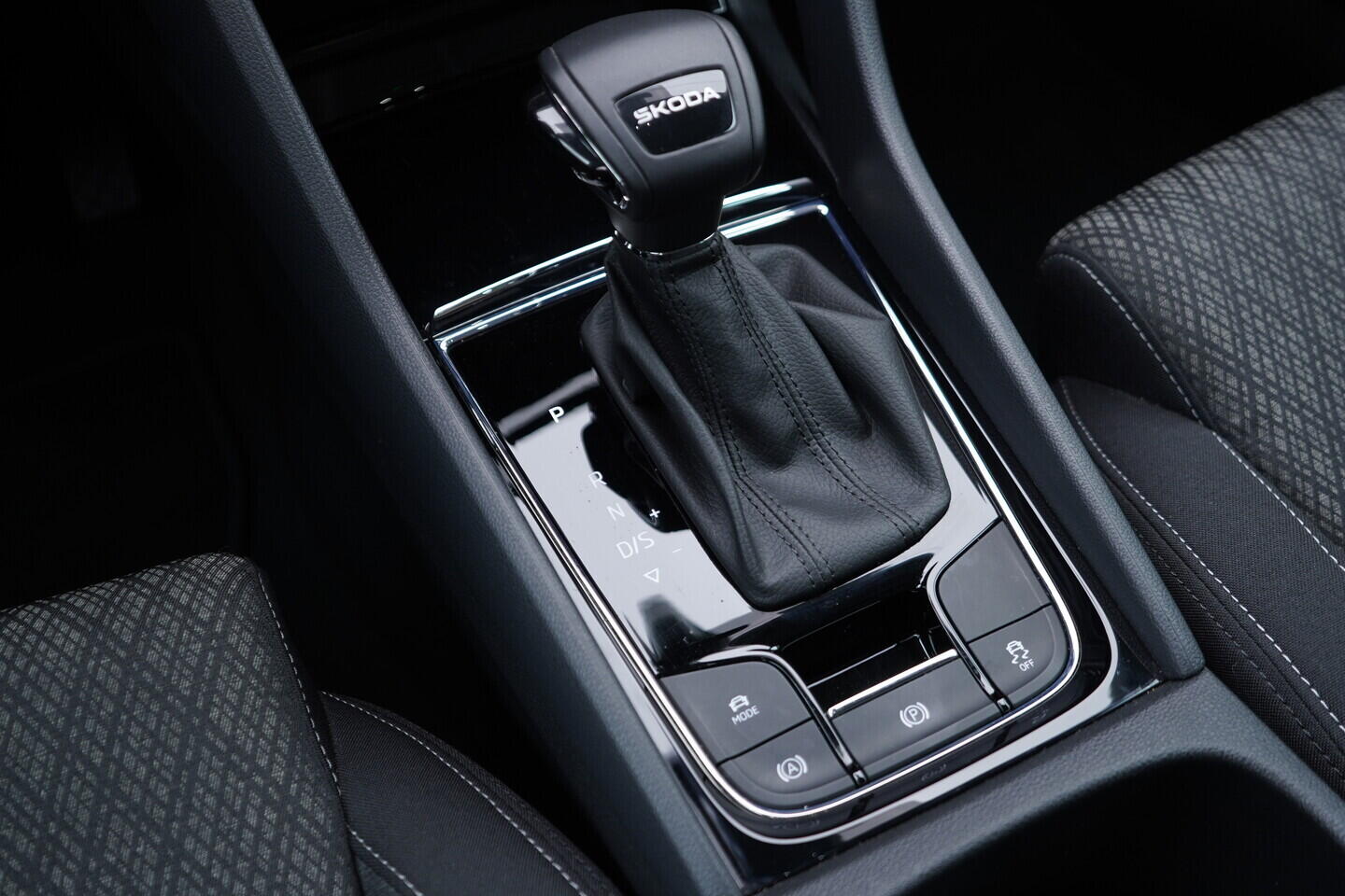 OV190V11055_36.webp_KAROQ Selection 1.5 TSI 110 kW automat, DPH