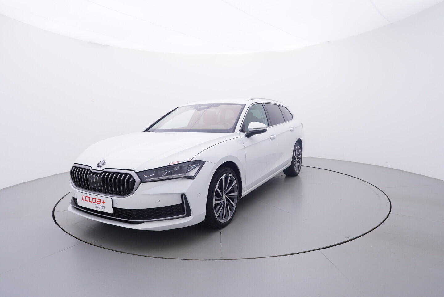 OV190V11056_10.webp_SUPERB L&K 2.0 TDI 142 kW automat, DPH