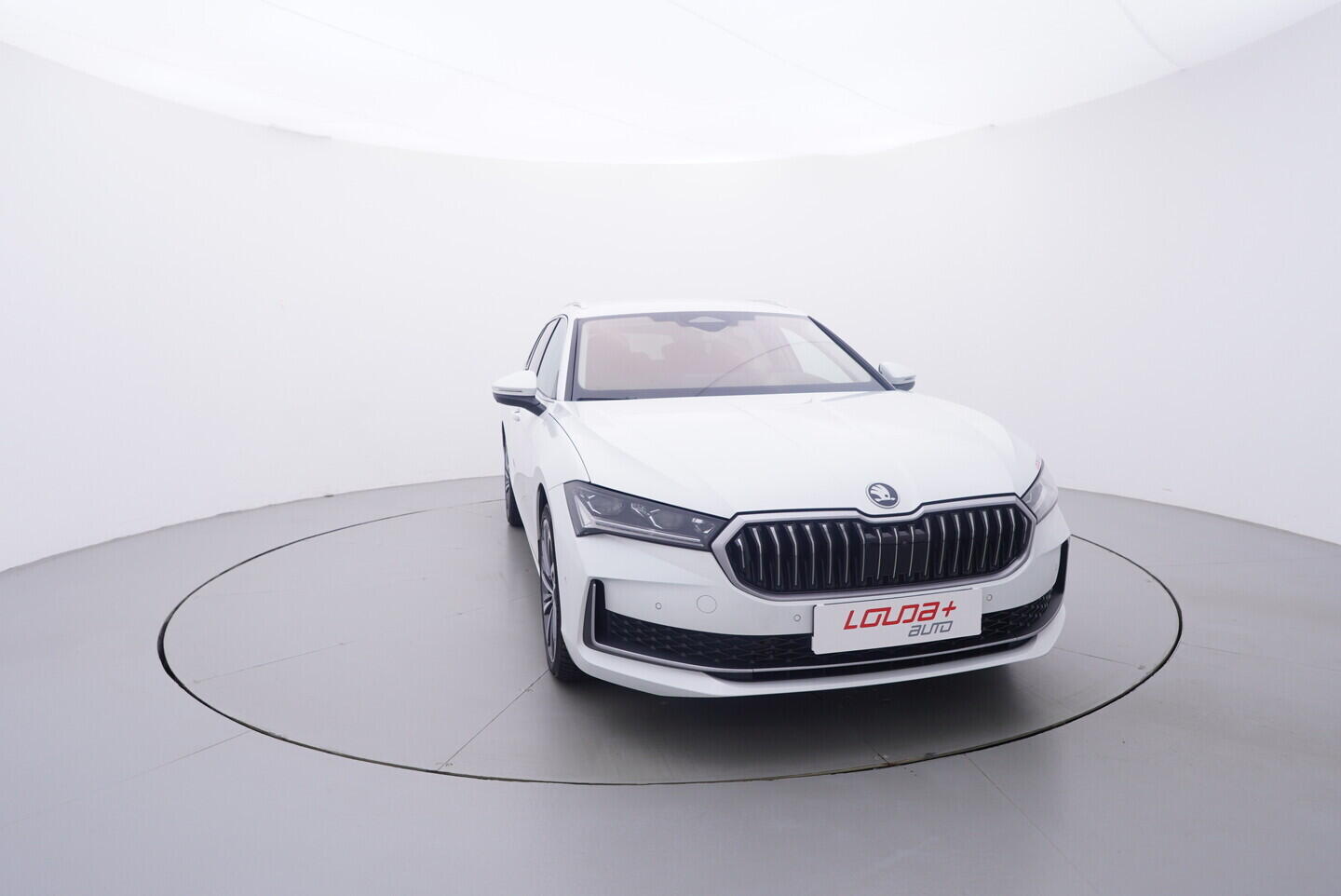 OV190V11056_17.webp_SUPERB L&K 2.0 TDI 142 kW automat, DPH